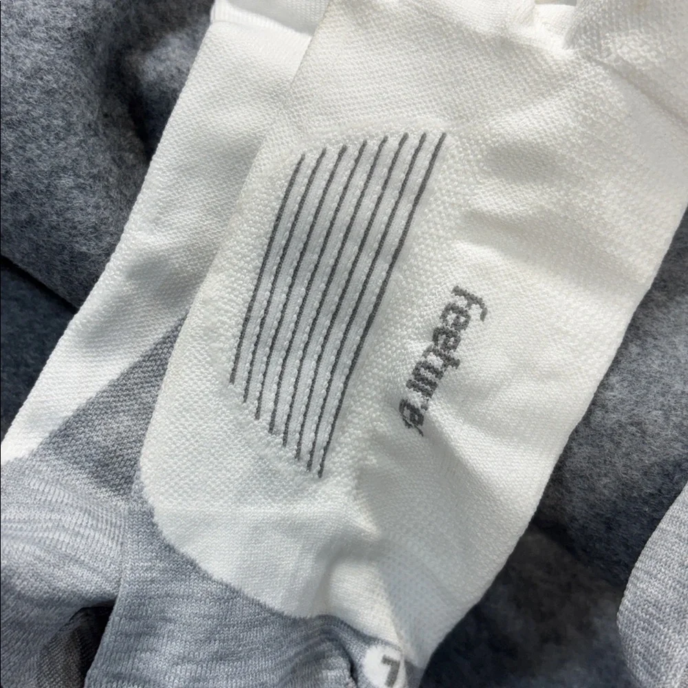 Feetures white grey Elite No Show Tab Socks Ultra Light socks